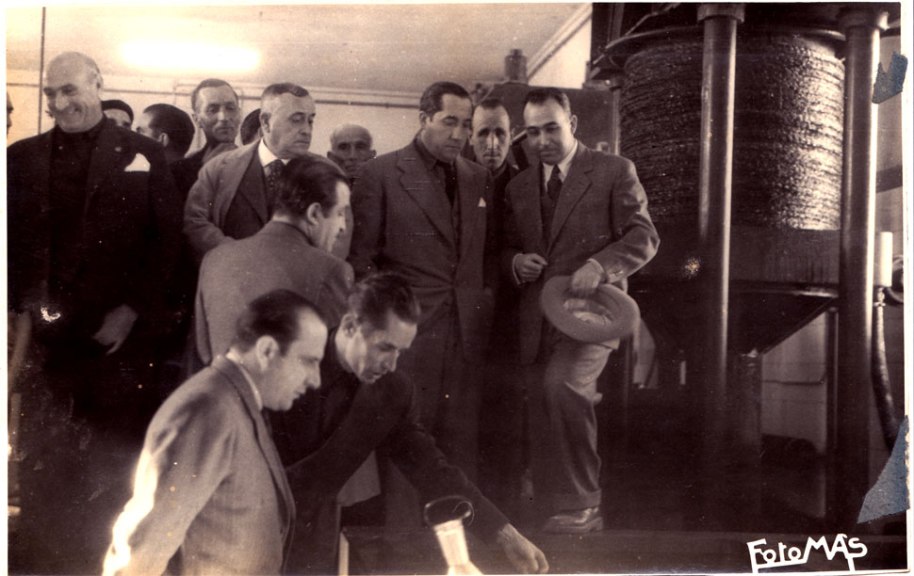 Més fotos d'explicacions. Es tractava d'un gran salt tecnològic i deixava obsoletes les desenes de molins particulars que hi havien al poble.