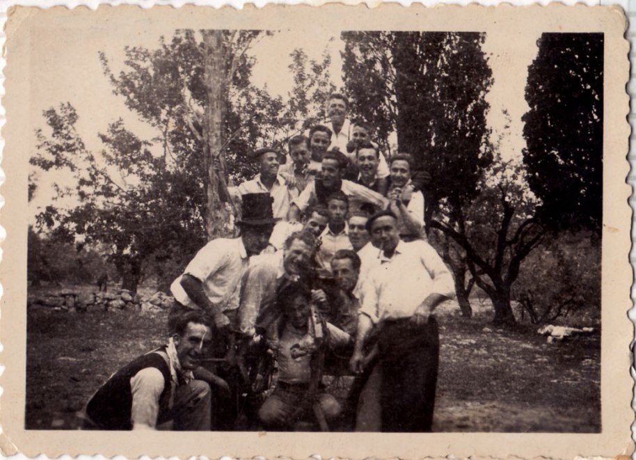 Jugant sobre el carro.