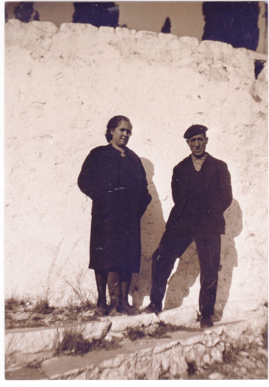 Els avis posant en una altra foto impecable.