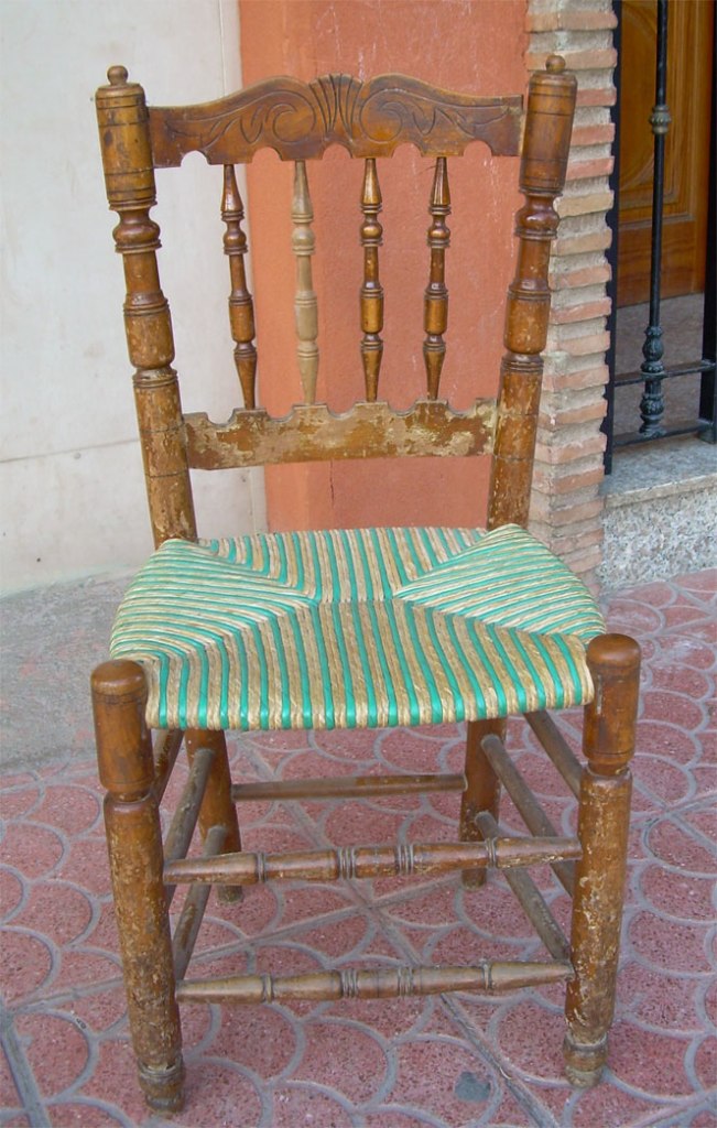 Cadira Victòria amb el tradicional seient blanc i vert