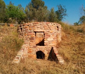 Forn de calç reconstruït per José Rico Blasco, "Seba"