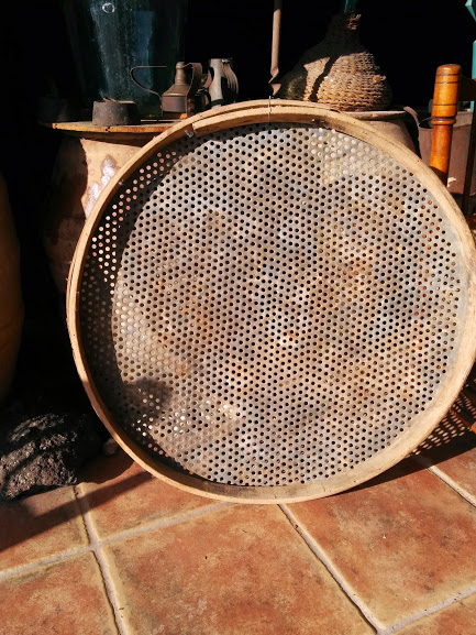 Fig. 12. Arer, sedava el blat i es quedaven dins les impureses més grosses